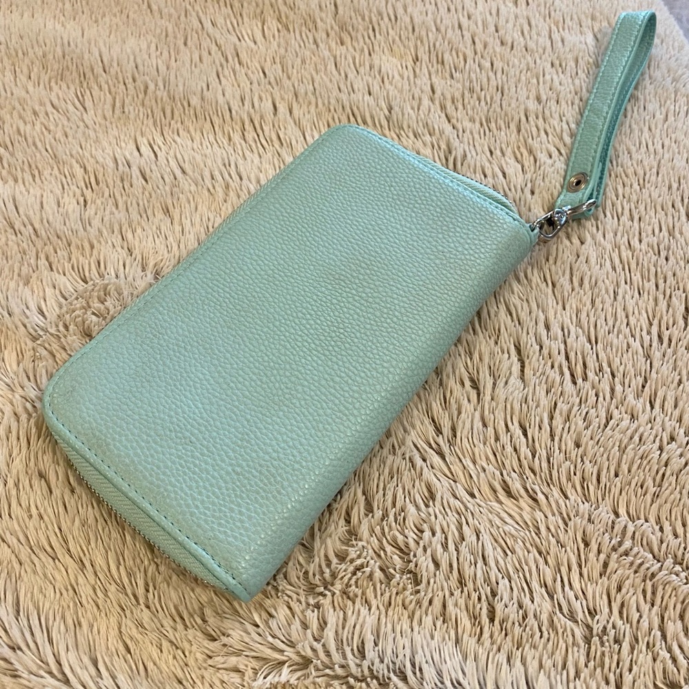 Thirty-one zippered wallet/wristlet